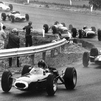 Verstappen vs Russell: Analyzing F1 Performance Rivalry